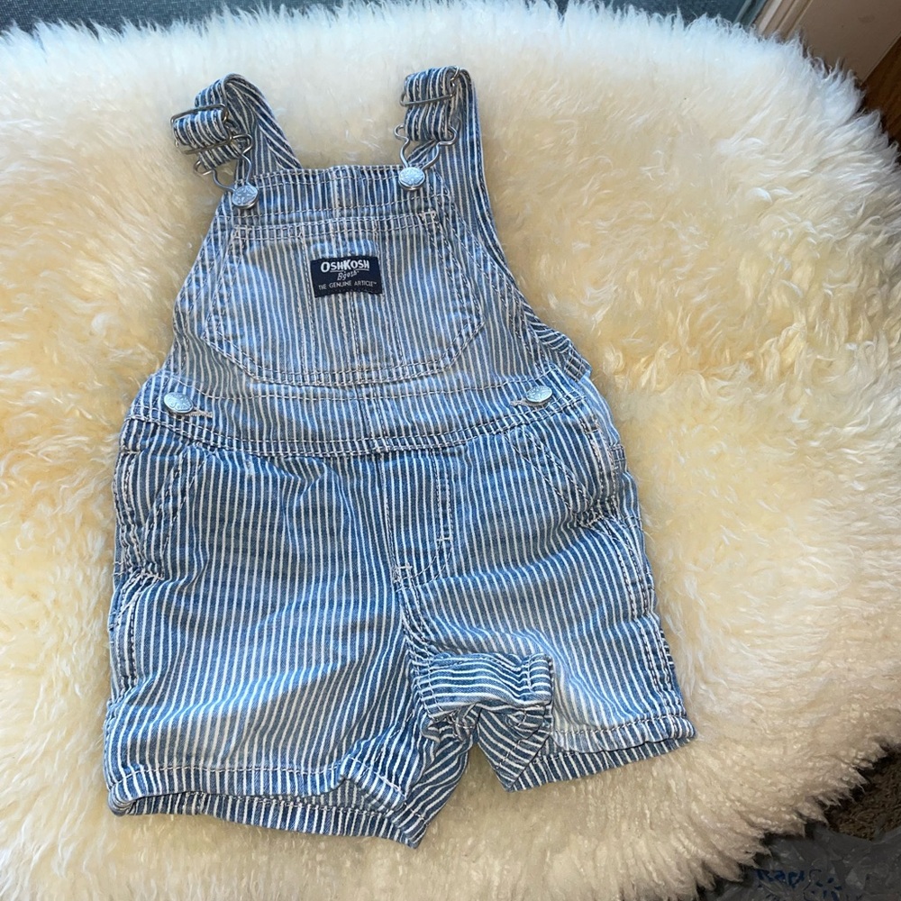 Baby boy OshKosh overalls size 9 months